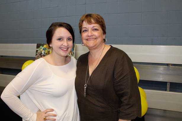 Mia Sasfay, Shelby Kriz