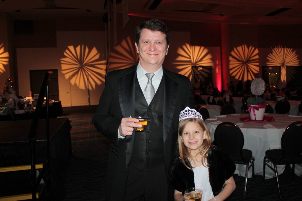 Mark Holbert, Riley Holbert