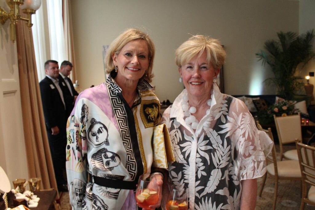 Beverly Watkins, Donna Bressinck