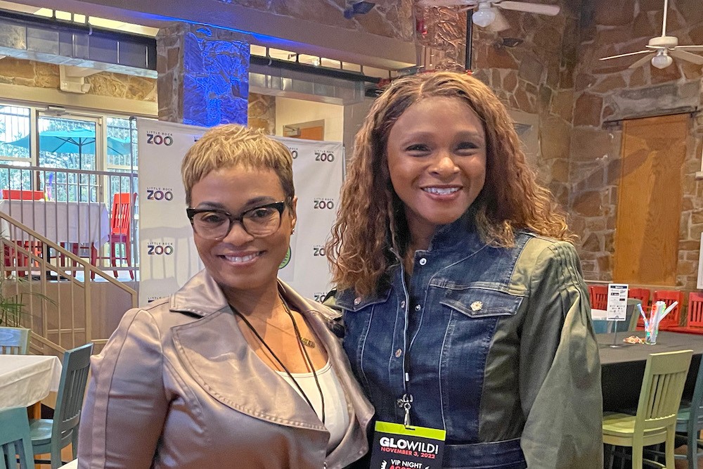 Melanie Hillard, Dee Davis