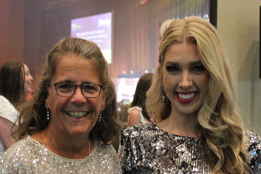 Lesley Oslica, Alisha Curtis