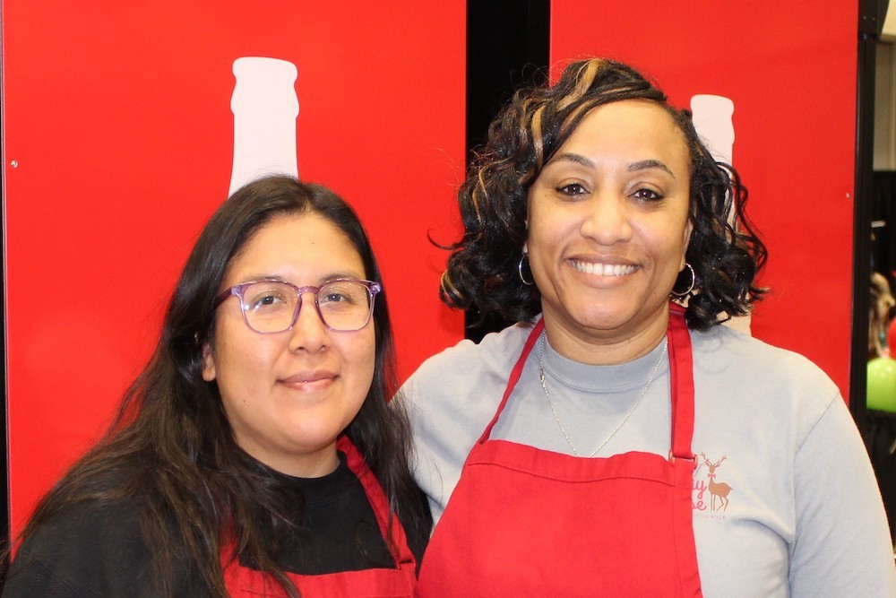 Roxana Segovia, Juanita Mitchell